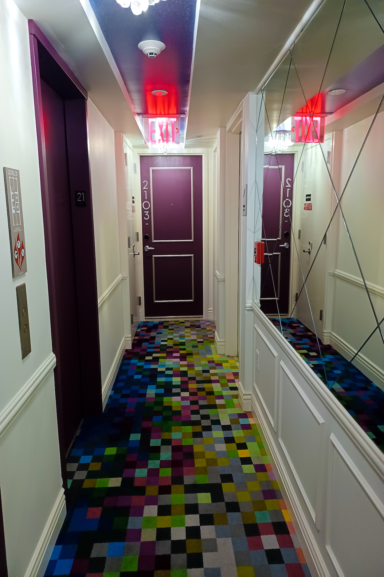 StayPineapple New York Hallway 21st floor
