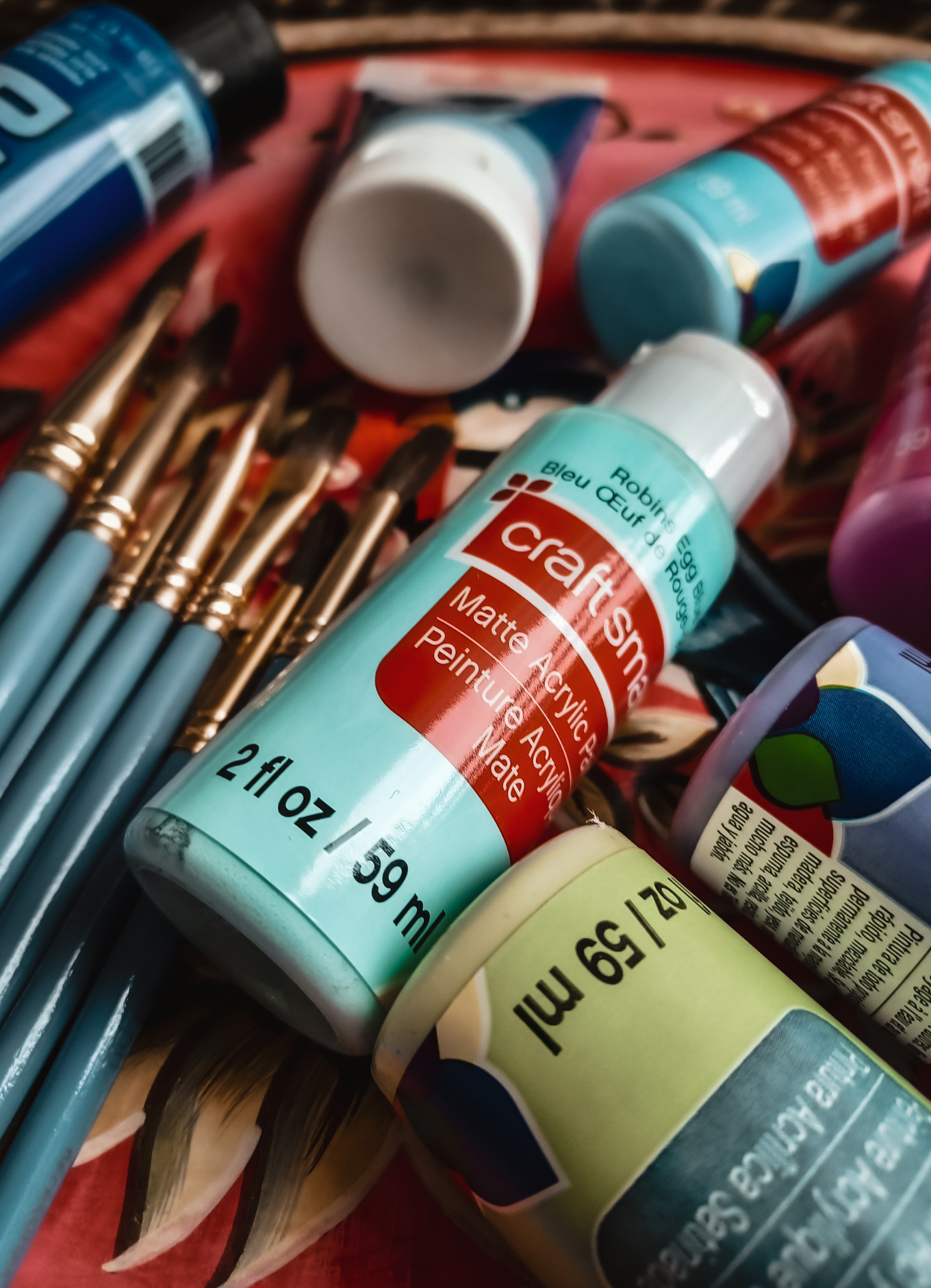 Photo of paint and paintbrushes 