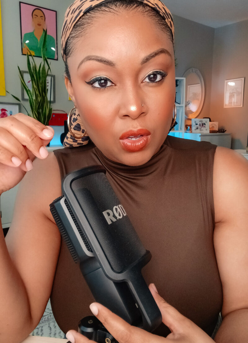 This Bahamian Gyal blogger, Rogan sits in front of a RODE microphone.