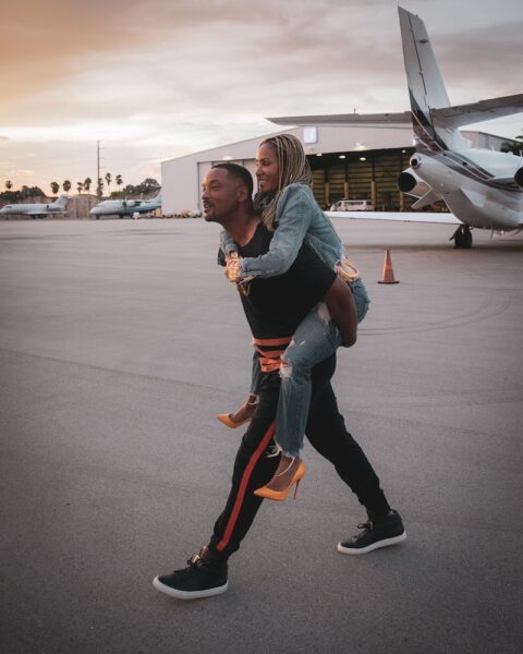 Will Smith gives his wife, Jada Pinkett Smith a piggyback ride because her feet hurt. (Photo/Jada Pinkett Smith- Facebook)