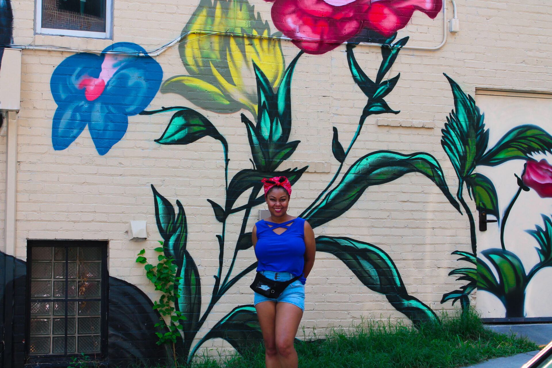 This Bahamian Gyal blogger, Rogan Smith poses in front of a flower mural in Georgetown, DC. 