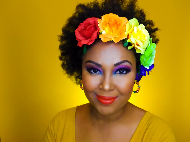 DC blogger, Rogan Smith of This Bahamian Gyal shows a bold makeup look that will turn heads