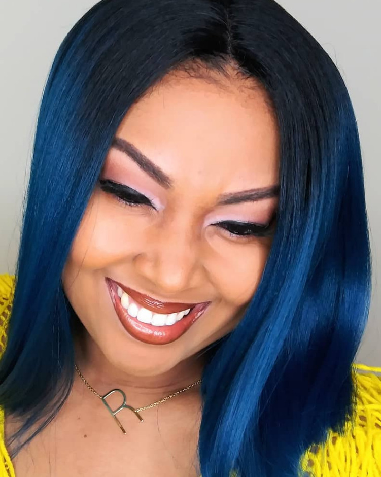 This Bahamian Gyal blogger, Rogan Smith is all smiles while showing off her blue lace front Swiss lace wig. 