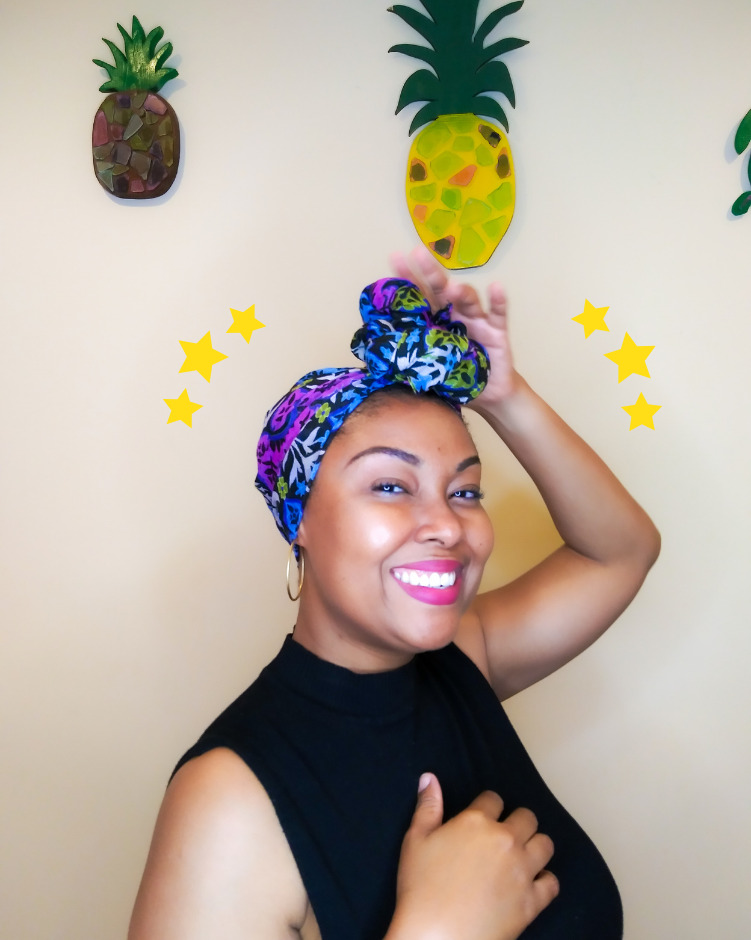 This Bahamian Gyal blogger, Rogan Smith shows off her beautiful purple and blue head scarf. 