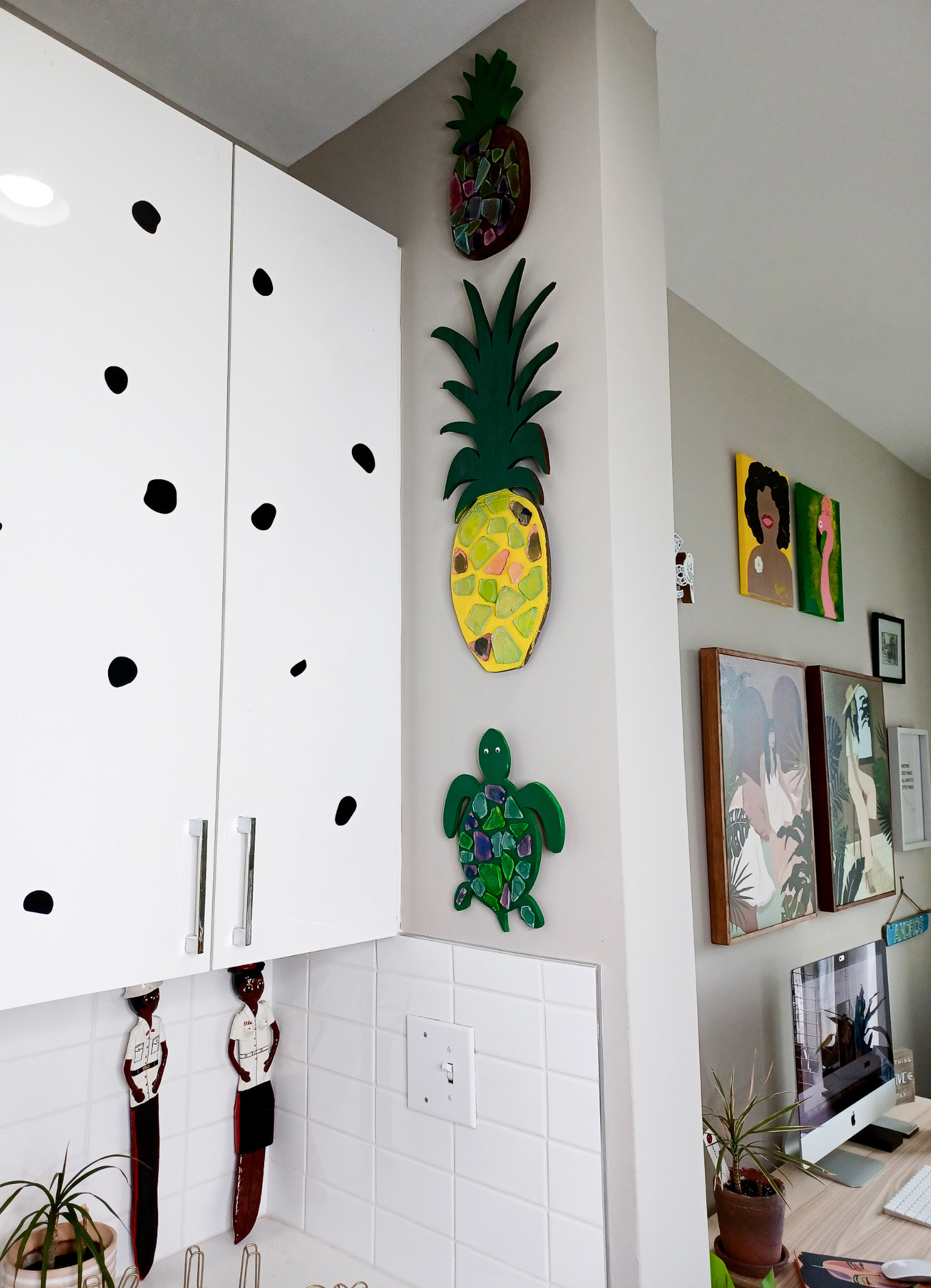 Island decor on the wall of this studio apartment