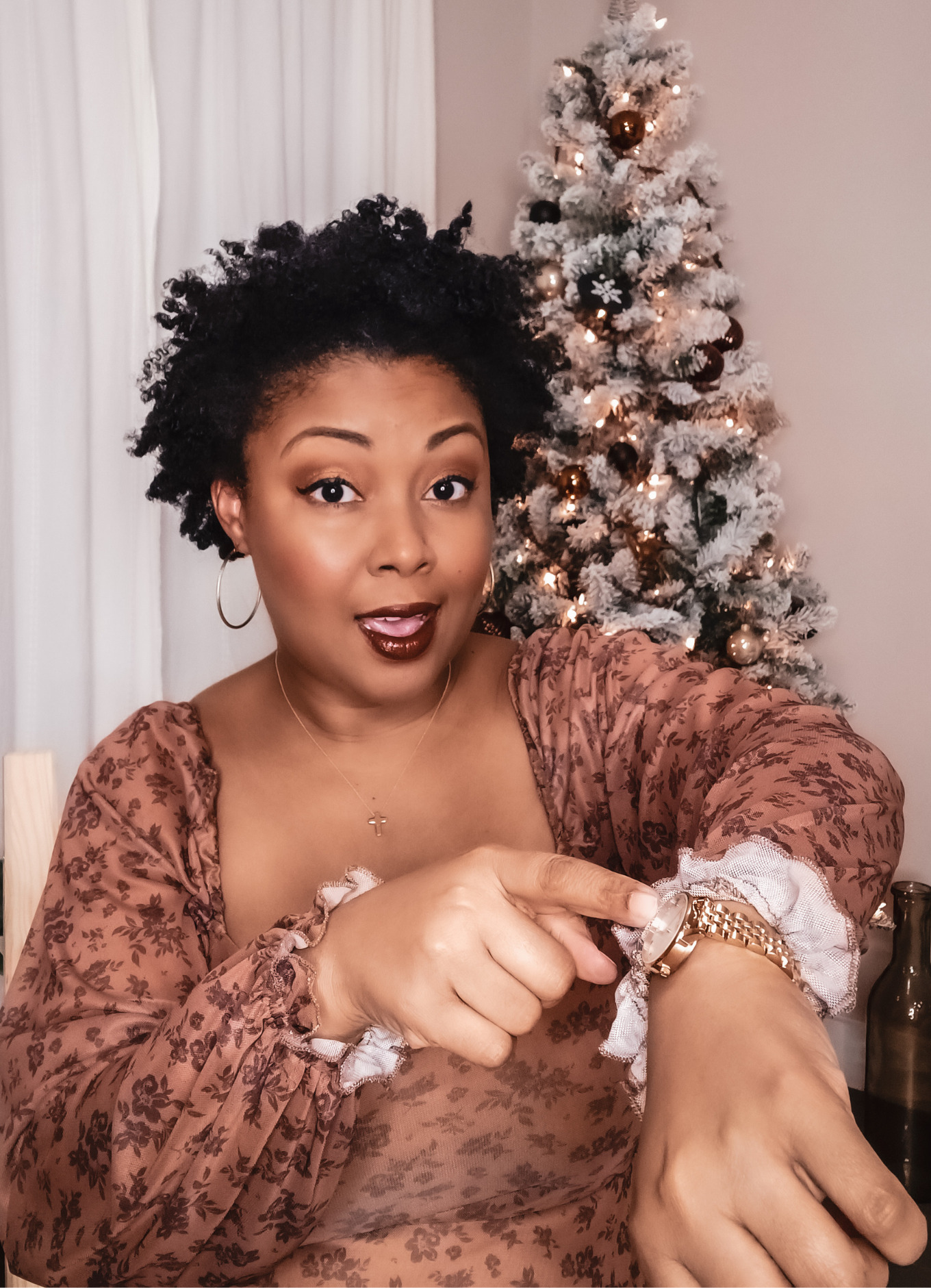 How to reset your life? Well, This Bahamian Gyal blogger, Rogan reminds that you can't waste time as the clock is always ticking. Rogan points to her watch in this photo.