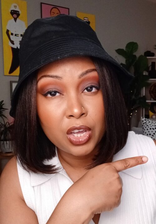 This Bahamian Gyal Blogger, Rogan sports a shoulder length Bob and a black bucket hat.