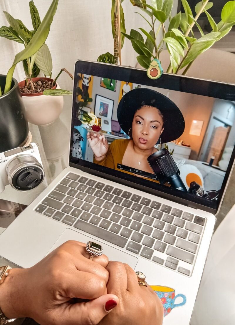 This Bahamian Gyal blogger edits a YouTube video, showing that she has to press on even when she has low YouTube views